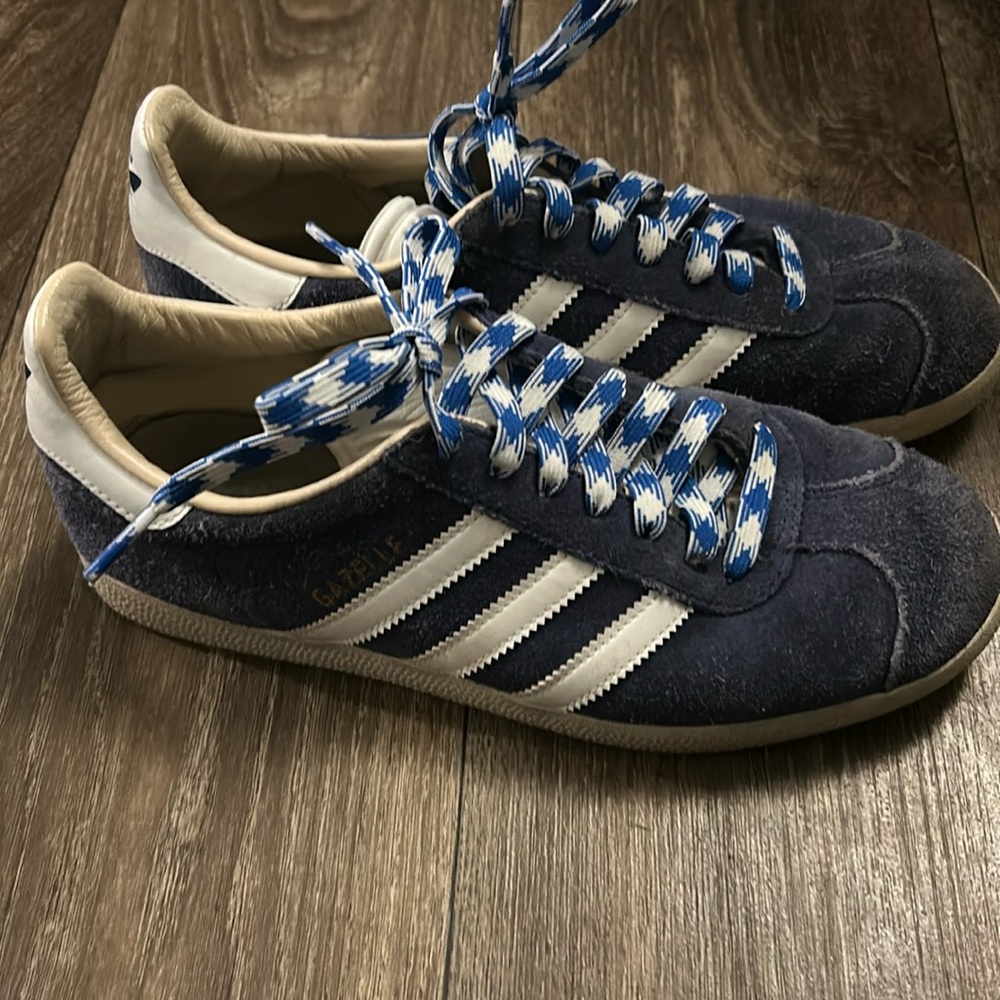 navy blue adidas gazelle shoes 7.5